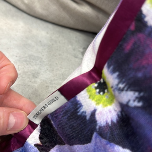 Cushion designer guild 16 x 16 - Picture 3 of 3